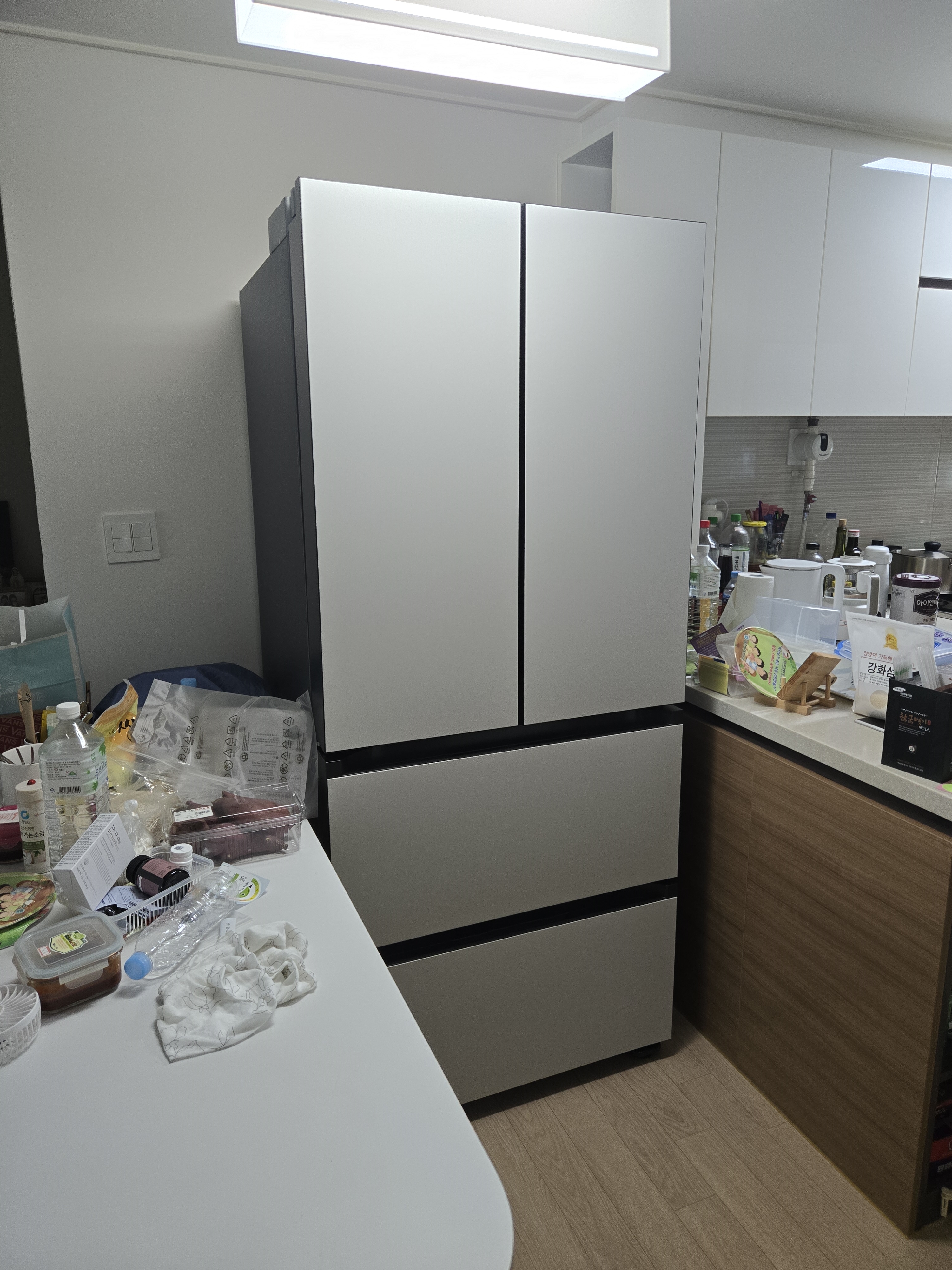 삼성 BESPOKE 4도어 490L (AI 정온 모드) 고효율 김치냉장고 프리스탠딩 RQ49DB94Y1AP 코타화이트