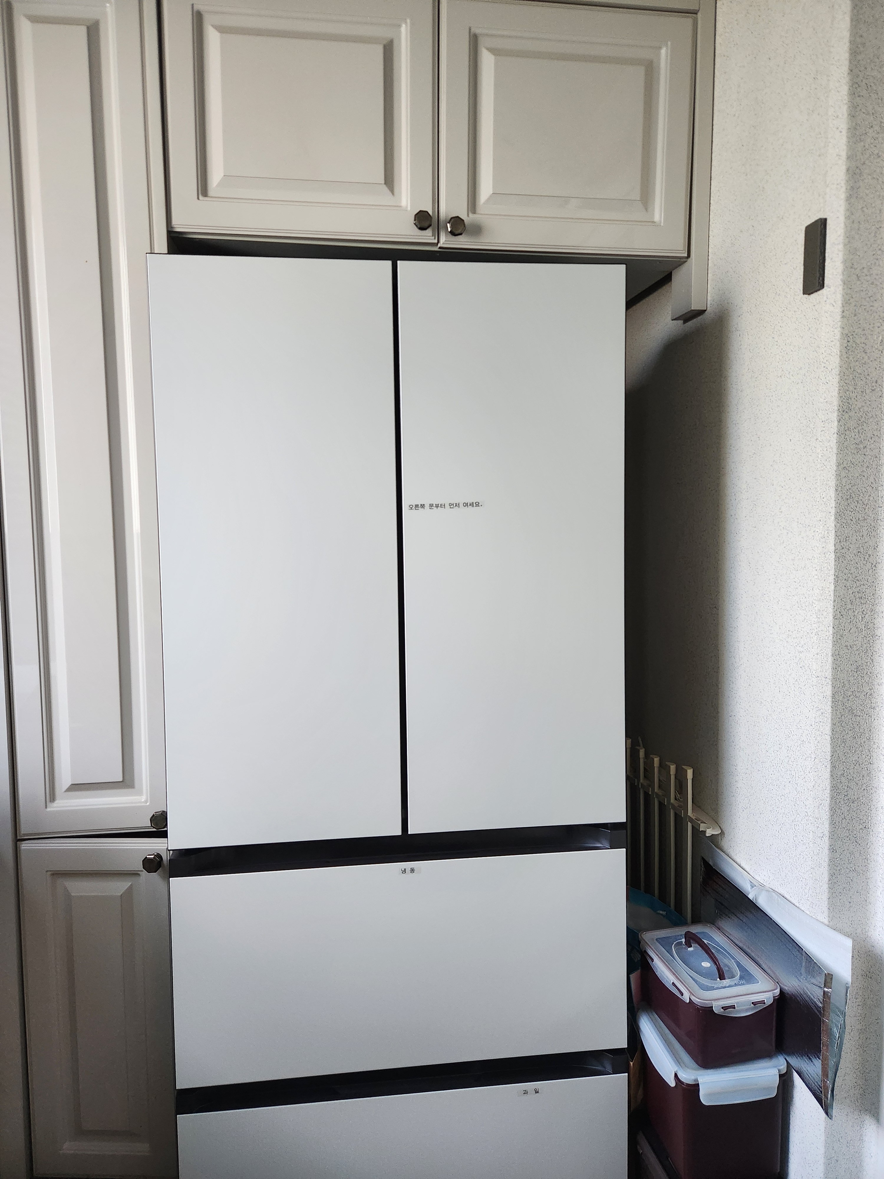 삼성 BESPOKE 4도어 490L (AI 정온 모드) 고효율 김치냉장고 프리스탠딩 RQ49DB94Y1AP 코타화이트